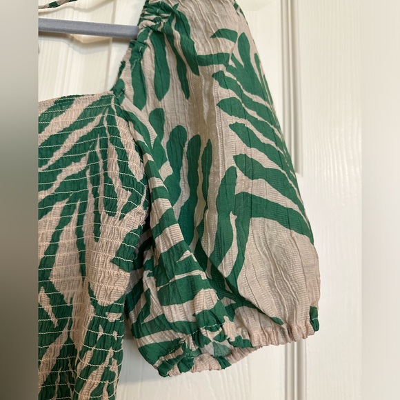 H&M Green and Tan Leaf Print Women's Top size small - Picture 4 of 9
